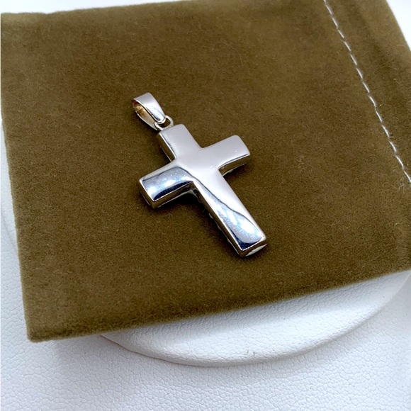 Sterling silver cross charm - Picture 2 of 3